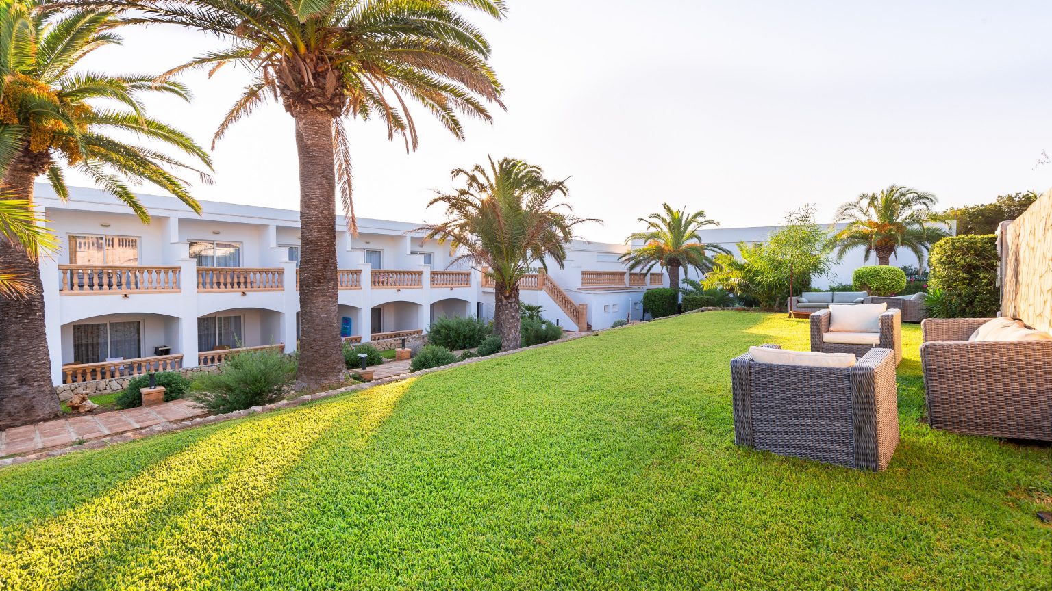 Cala_Murada_Arago_Outside_HD_3